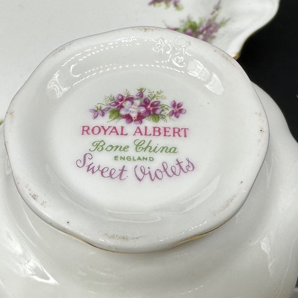 Royal Albert Sweet Violet Small Creamer Sugar Bowl Tray Set Bone China England - Picture 4 of 4